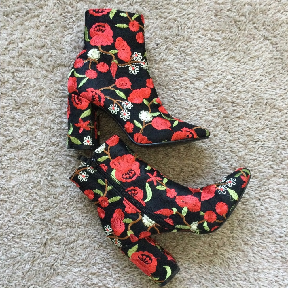 🔥🔥HOST PIC🔥🔥 Public Desire Flower Appliqué Bootie